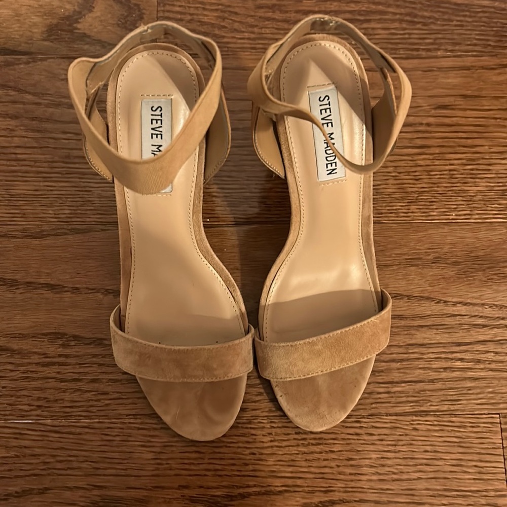 Steve Madden beige sandals